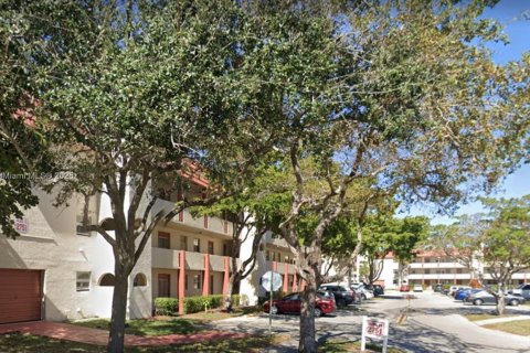 Condo in Sunrise, Florida, 1 bedroom № 1973925 - photo 19