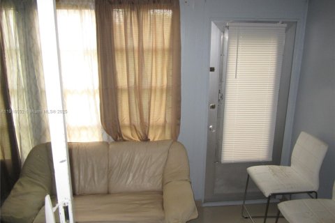 Condo in Sunrise, Florida, 1 bedroom № 1973925 - photo 4