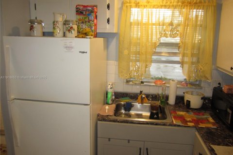 Condo in Sunrise, Florida, 1 bedroom № 1973925 - photo 8