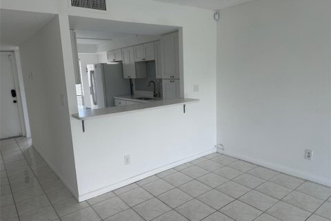 Condo in Clearwater, Florida, 2 bedrooms  № 1851716 - photo 7