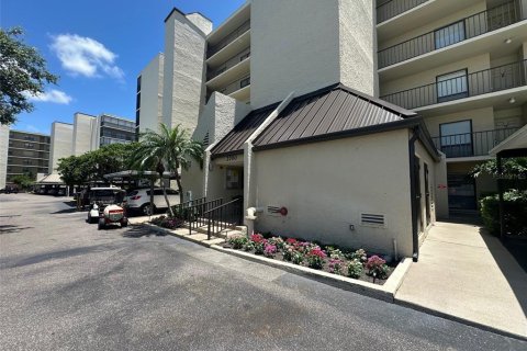 Condo in Clearwater, Florida, 2 bedrooms  № 1851716 - photo 1