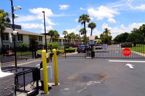 Condo in Orlando, Florida, 2 bedrooms  № 1810149 - photo 5