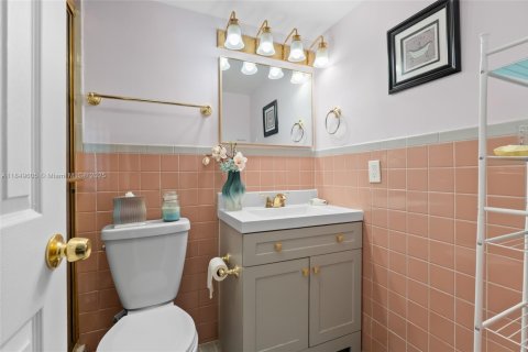 Condominio en venta en Deerfield Beach, Florida, 1 dormitorio, 65.03 m2 № 1962296 - foto 15