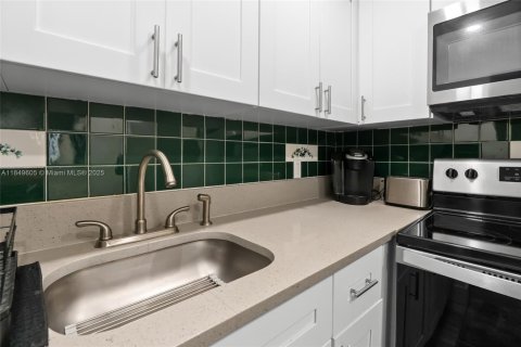 Condominio en venta en Deerfield Beach, Florida, 1 dormitorio, 65.03 m2 № 1962296 - foto 22