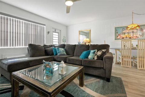 Condominio en venta en Deerfield Beach, Florida, 1 dormitorio, 65.03 m2 № 1962296 - foto 8