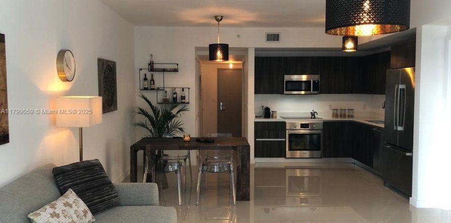 Condominio en Miami, Florida, 1 dormitorio № 1713487