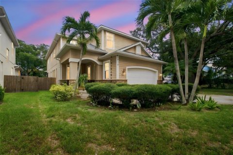 House in Tampa, Florida 4 bedrooms, 285.02 sq.m. № 2323990