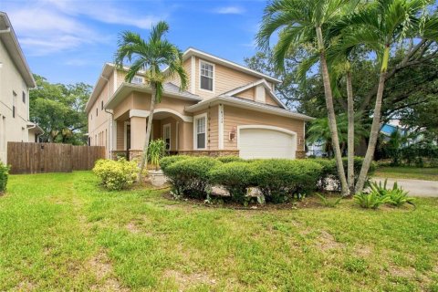 Casa en venta en Tampa, Florida, 4 dormitorios, 285.02 m2 № 2323990 - foto 2