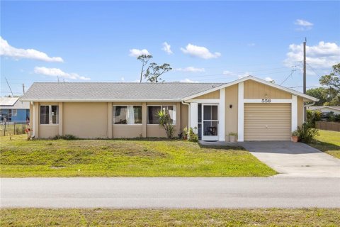 Villa ou maison à vendre à Port Charlotte, Floride: 2 chambres, 125.88 m2 № 1620427 - photo 1