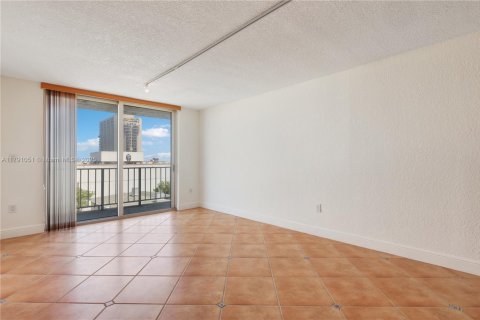 Condominio en venta en Miami Beach, Florida, 1 dormitorio, 84.08 m2 № 1661161 - foto 11