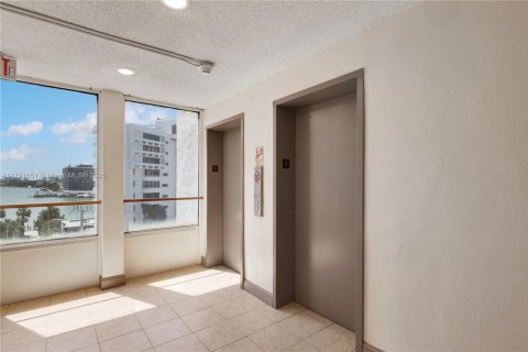 Condominio en venta en Miami Beach, Florida, 1 dormitorio, 84.08 m2 № 1661161 - foto 17