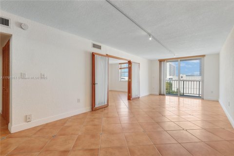 Condominio en venta en Miami Beach, Florida, 1 dormitorio, 84.08 m2 № 1661161 - foto 12