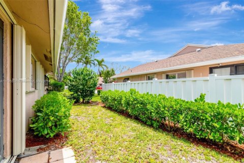 House in Boca Raton, Florida 2 bedrooms, 102.19 sq.m. № 1726345 - photo 24