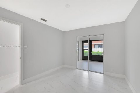 House in Boca Raton, Florida 2 bedrooms, 102.19 sq.m. № 1726345 - photo 14
