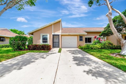 House in Boca Raton, Florida 2 bedrooms, 102.19 sq.m. № 1726345 - photo 1