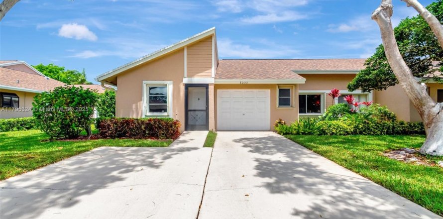 House in Boca Raton, Florida 2 bedrooms, 102.19 sq.m. № 1726345