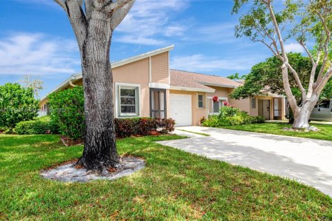 House in Boca Raton, Florida 2 bedrooms, 102.19 sq.m. № 1726345 - photo 5