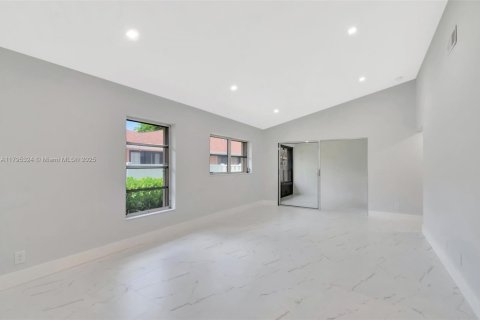 House in Boca Raton, Florida 2 bedrooms, 102.19 sq.m. № 1726345 - photo 9