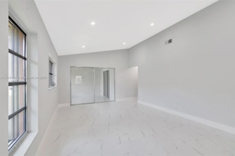 House in Boca Raton, Florida 2 bedrooms, 102.19 sq.m. № 1726345 - photo 10