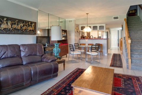 Townhouse in Seminole, Florida 3 bedrooms, 162.49 sq.m. № 1734746 - photo 3