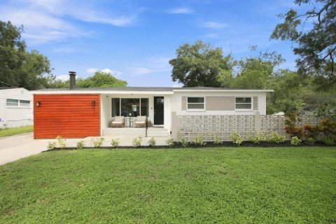 House in Tampa, Florida 3 bedrooms, 121.24 sq.m. № 2368741