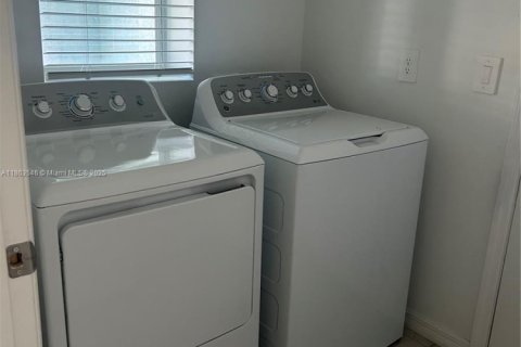 Villa ou maison à louer à Fort Myers, Floride: 3 chambres, 134.52 m2 № 1891188 - photo 10