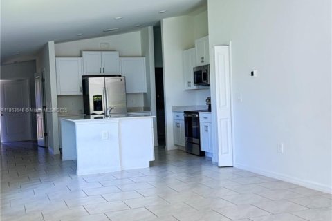 Villa ou maison à louer à Fort Myers, Floride: 3 chambres, 134.52 m2 № 1891188 - photo 3