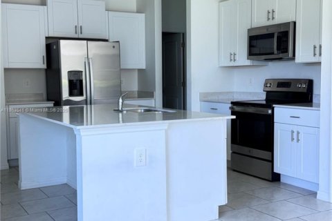 Villa ou maison à louer à Fort Myers, Floride: 3 chambres, 134.52 m2 № 1891188 - photo 4