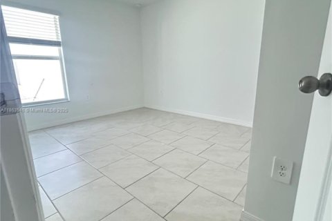 Villa ou maison à louer à Fort Myers, Floride: 3 chambres, 134.52 m2 № 1891188 - photo 7