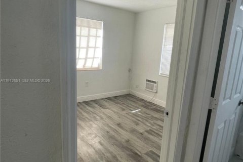 Villa ou maison à louer à West Park, Floride: 2 chambres, 403.2 m2 № 1970903 - photo 12