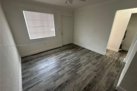 House in West Park, Florida 2 bedrooms, 403.2 sq.m. № 1970903 - photo 7