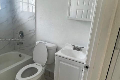 Villa ou maison à louer à West Park, Floride: 2 chambres, 403.2 m2 № 1970903 - photo 16