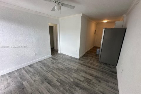 House in West Park, Florida 2 bedrooms, 403.2 sq.m. № 1970903 - photo 8