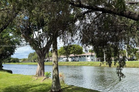 Copropriété à louer à Miami, Floride: 2 chambres, 105.91 m2 № 1949909 - photo 11
