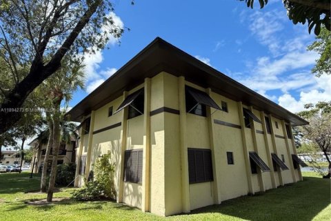 Copropriété à louer à Miami, Floride: 2 chambres, 105.91 m2 № 1949909 - photo 2