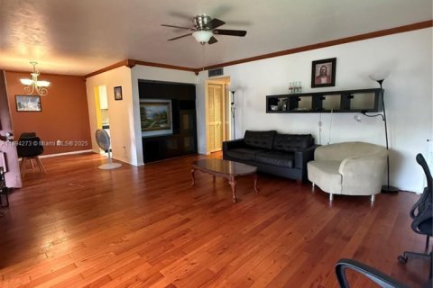 Copropriété à louer à Miami, Floride: 2 chambres, 105.91 m2 № 1949909 - photo 4