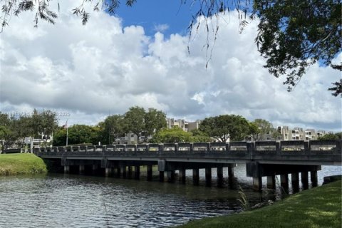Copropriété à louer à Miami, Floride: 2 chambres, 105.91 m2 № 1949909 - photo 12