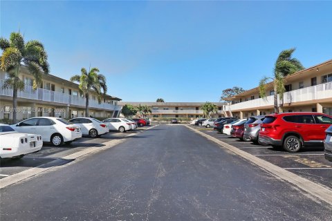 Condominio en venta en Margate, Florida, 1 dormitorio, 62.24 m2 № 2031075 - foto 18