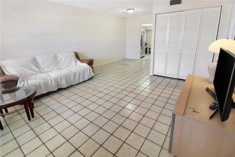 Condominio en venta en Margate, Florida, 1 dormitorio, 62.24 m2 № 2031075 - foto 3