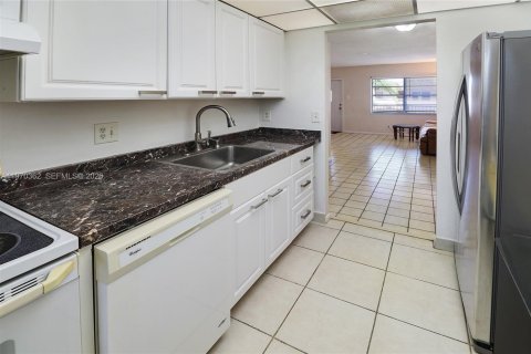 Condominio en venta en Margate, Florida, 1 dormitorio, 62.24 m2 № 2031075 - foto 10