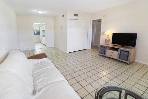Condominio en venta en Margate, Florida, 1 dormitorio, 62.24 m2 № 2031075 - foto 5