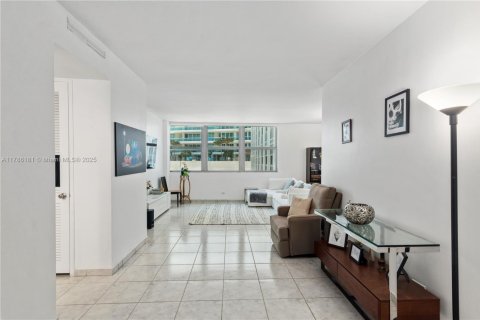 Condo à Miami Beach, Floride, 1 chambre  № 1936710