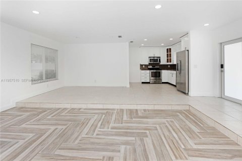 Villa ou maison à vendre à Hollywood, Floride: 5 chambres, 210.61 m2 № 2011711 - photo 12