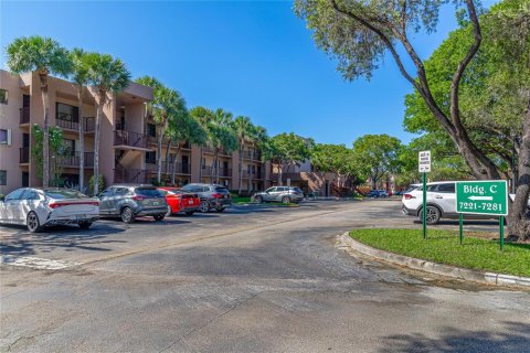 Copropriété à vendre à Tamarac, Floride: 2 chambres, 100.8 m2 № 2084433 - photo 28