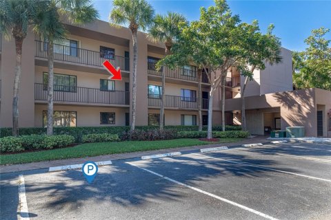 Copropriété à vendre à Tamarac, Floride: 2 chambres, 100.8 m2 № 2084433 - photo 2