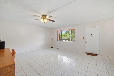 Copropriété à vendre à Tamarac, Floride: 2 chambres, 100.8 m2 № 2084433 - photo 10