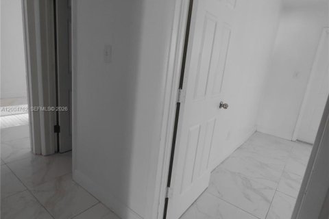 House in Lauderhill, Florida 2 bedrooms, 209.96 sq.m. № 2068662 - photo 7