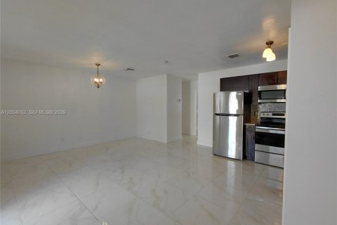 House in Lauderhill, Florida 2 bedrooms, 209.96 sq.m. № 2068662 - photo 8