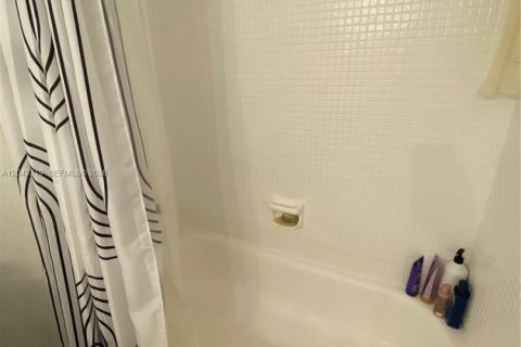 Condominio en venta en Miami Beach, Florida, 50.45 m2 № 2184182 - foto 9