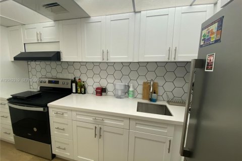 Condominio en venta en Miami Beach, Florida, 50.45 m2 № 2184182 - foto 2